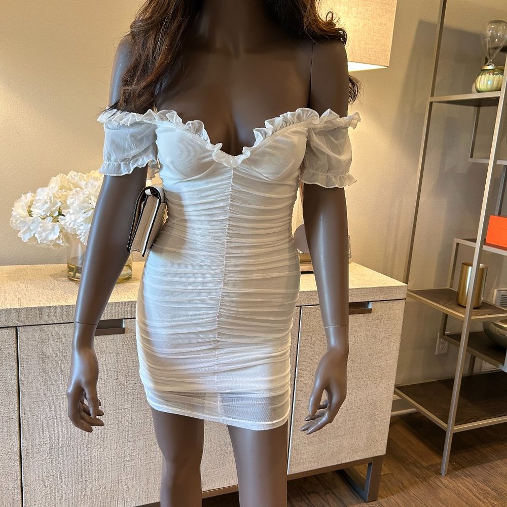 NWT New to Come white body-con size Small